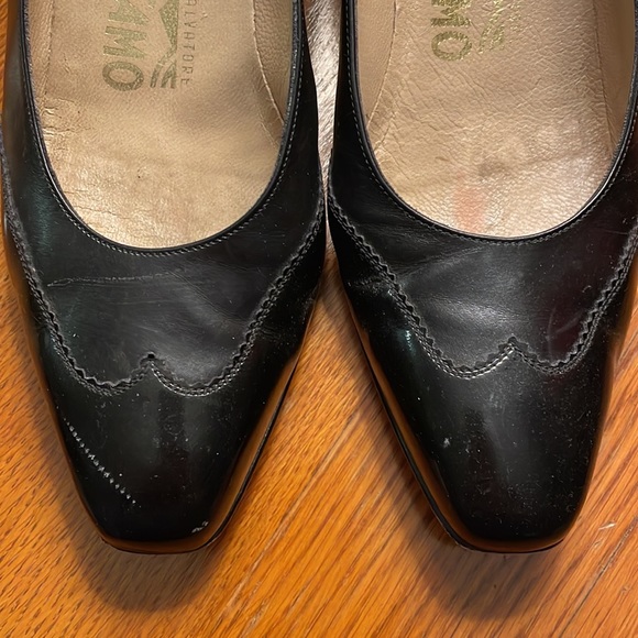 Salvatore Ferragamo Vintage Black Pump - Picture 4 of 9